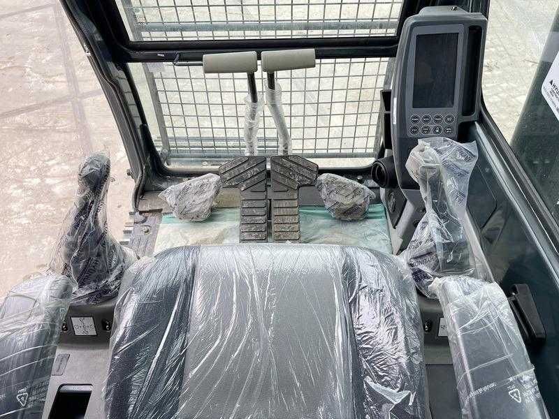 Excavator Hyundai R245LR – brat lung de 16 m – Nou