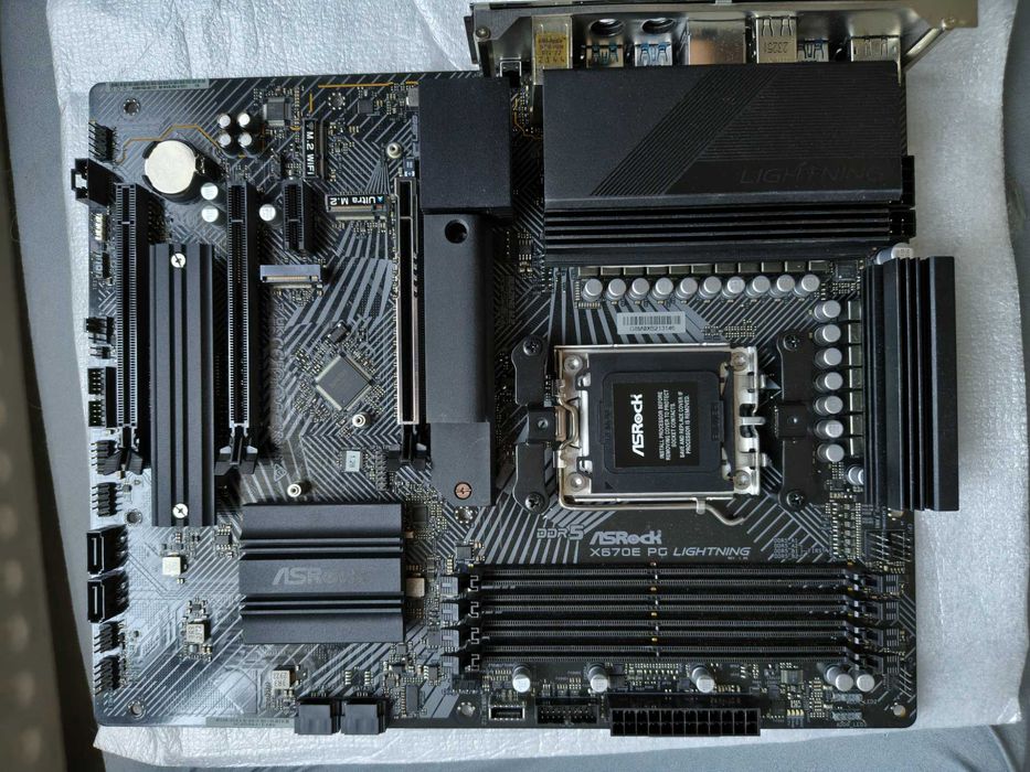 Дъно ASRock X670E PG Lightning - AM5 Socket