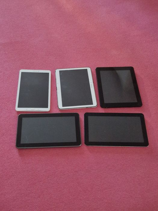 Tableta cu display impecabil- nu se aprinde