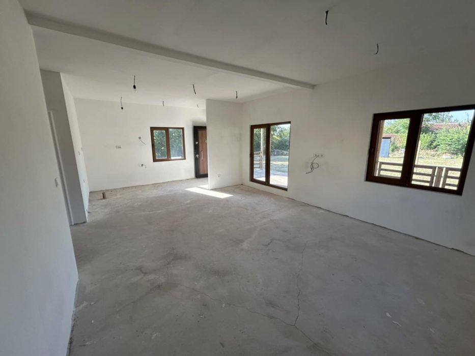 Продава се Къща в с. Пелишат, Област Плевен - 75 кв.м за 734 €/кв.м - Снимка #2