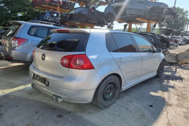 Dezmembrez VW Golf 5 motor 1.6fsi 115cp BAG cutie de viteze manuala 6+1 dezmembrari piese