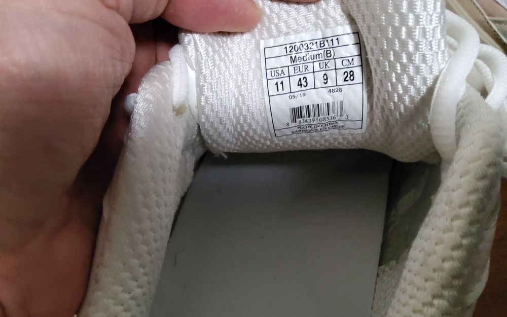 Продам новые кроссовки ( унисекс)