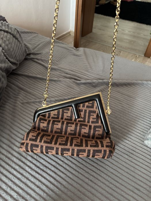 Geanta Fendi superba