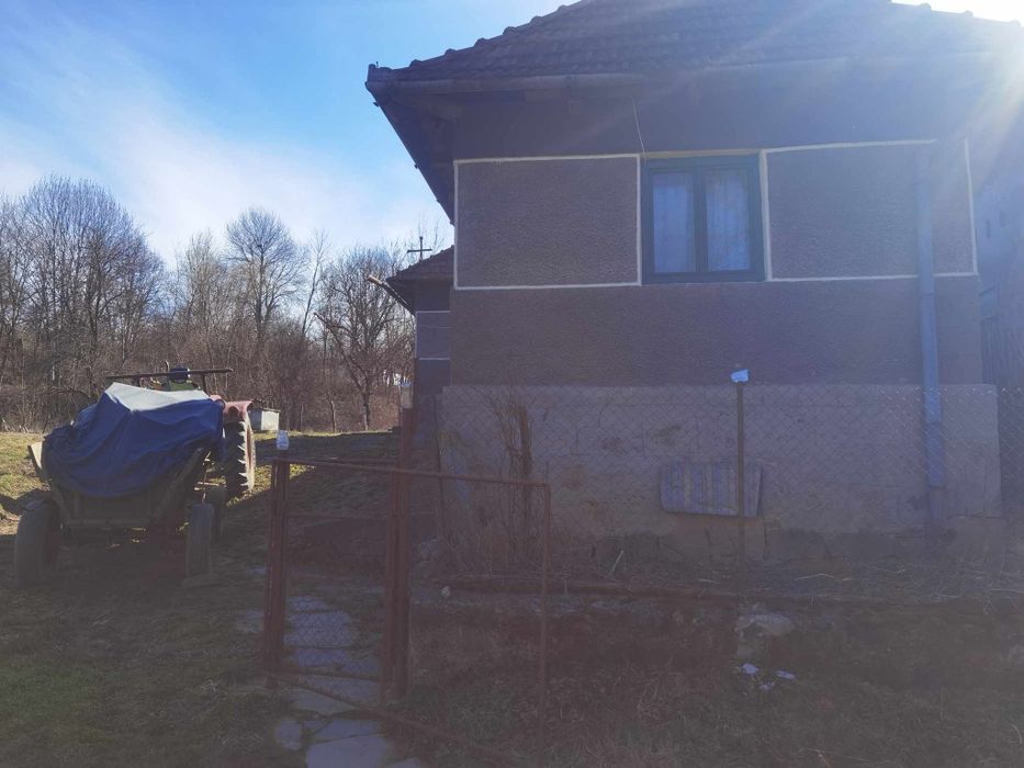 Vând casă + teren