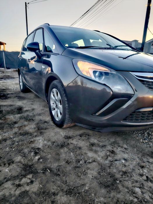 Opel Zafira E6. 2015