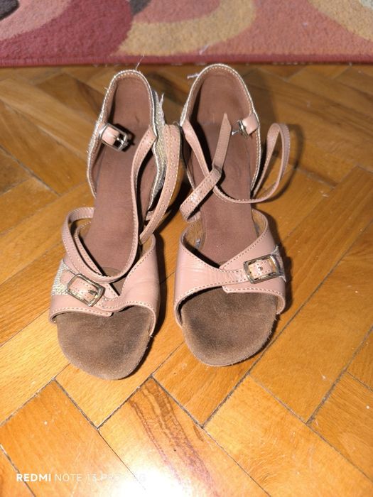 Pantofi dans fete