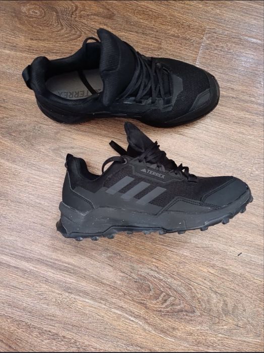 Продам кроссовки Adidas Terrex 43р