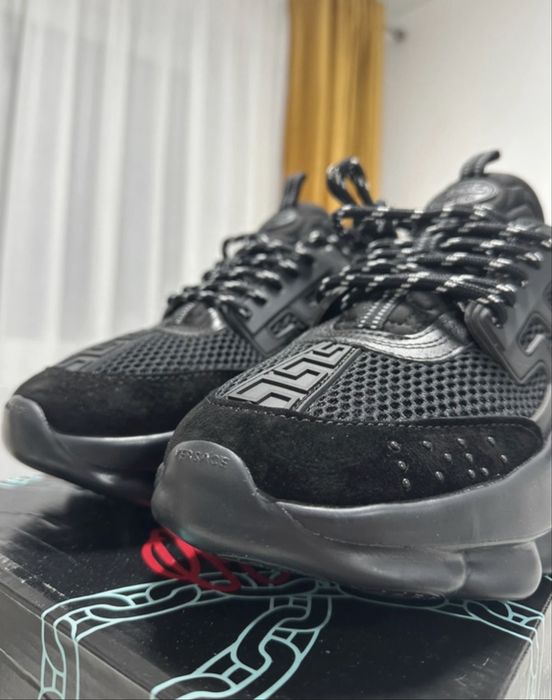 Versace chain reaction