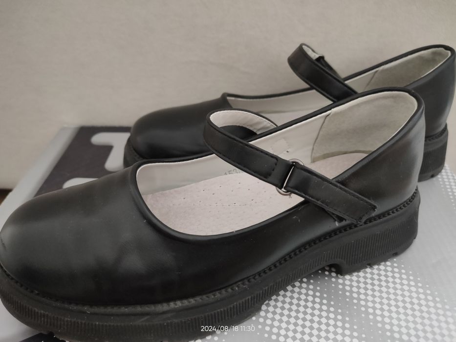 Обувь для девочек к школе.