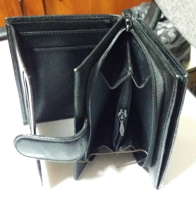 Дамски портфейл от естествена кожа - практичен и компактен