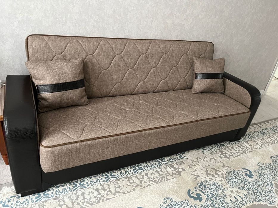 Диван почти новый