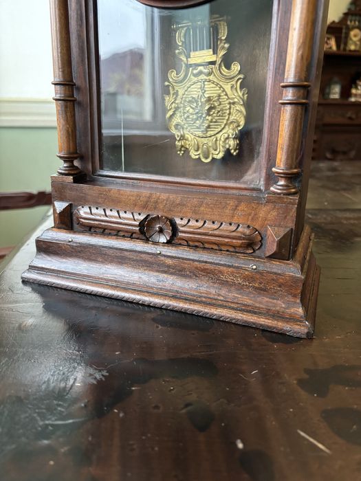 Ceas vechi cu pendul Vincenti