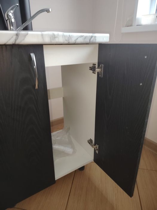 Продам кухонную тумбу мойку