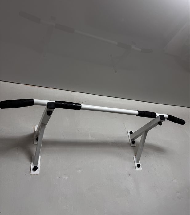 Продам турник настенный