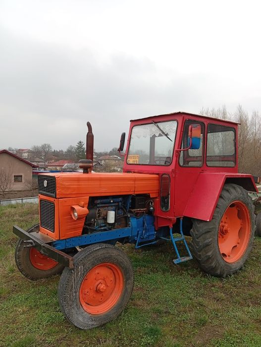Tractor U 650 cu plug 3 brazde +cositoare mare 1,85 .toate sunt impecabile in stare fff buna de functionare.