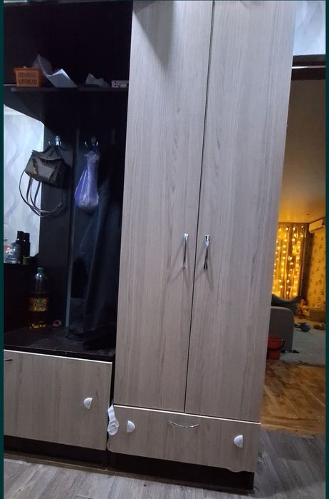 Прихожая мебель шкаф