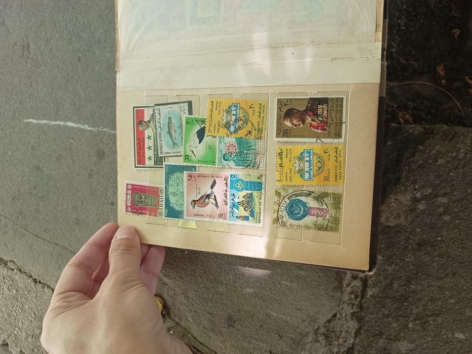 Vând 2 clasoare timbre foarte rare de colecție stare foarte buna