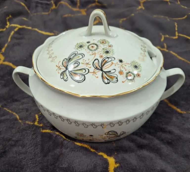 Продам тарелки,блюда.