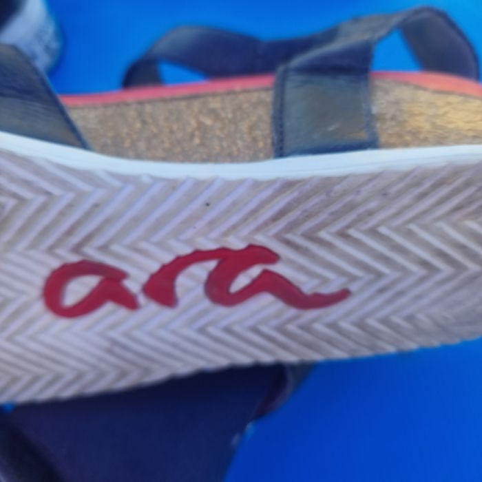 Дамски сандали ARA номер40 в отлично състояние .Стилни и комфортниЦена 29€