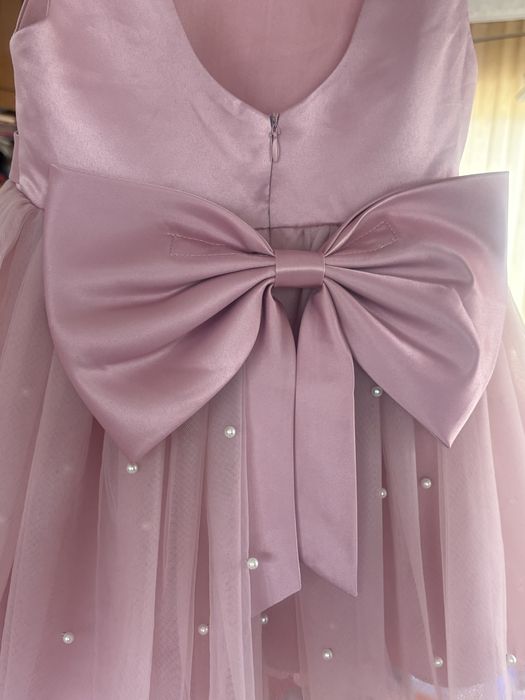 Прекрасна официална рокля с тюл и перли 92 размер