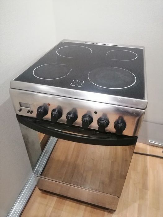 Продам электроплиту ARISTON