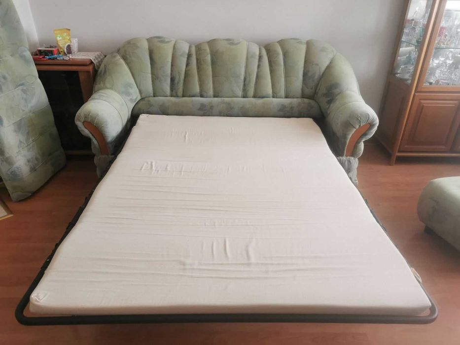 Разтегателен диван