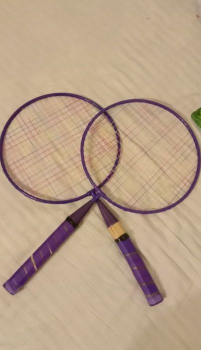 Ракетки для игры бадминтон без шаров.