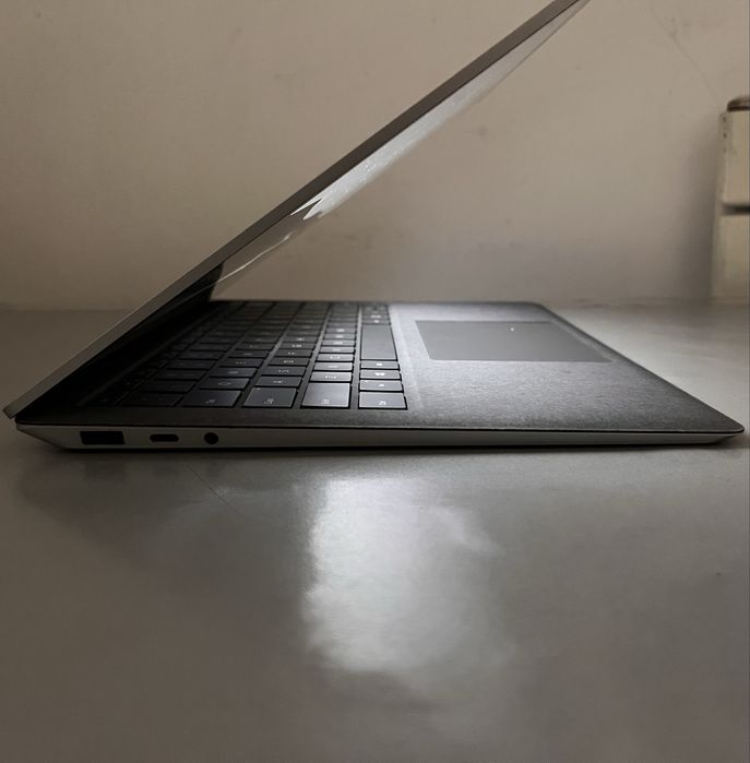 Sotiladi: Microsoft Surface Laptop 4