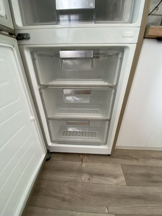 Продам холодильник LG