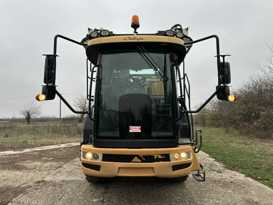 Sprayer Challenger Rogator 645, inaltime si ecartament ajustabile