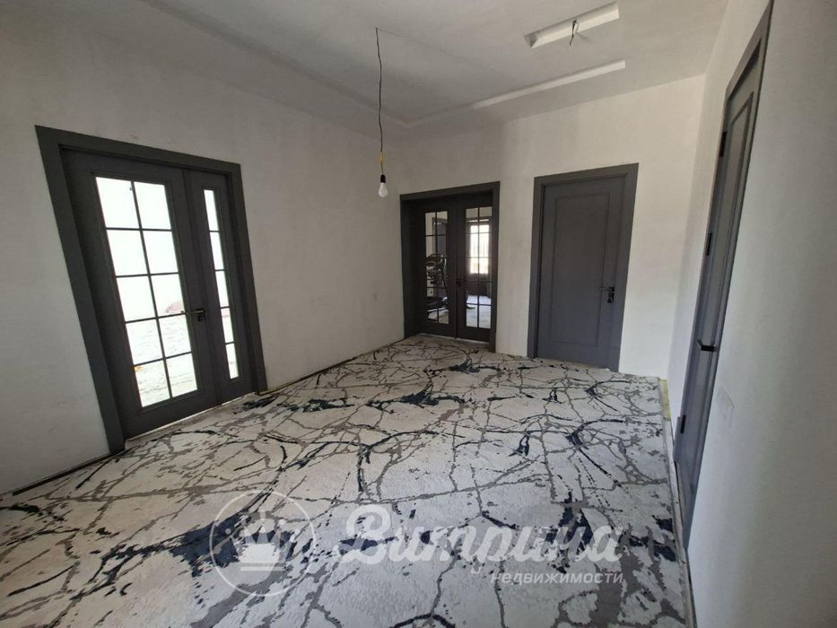 Продаётся дом, 5 комнат, зал и 2 холла. Фасад 15 метров, глубина 43м