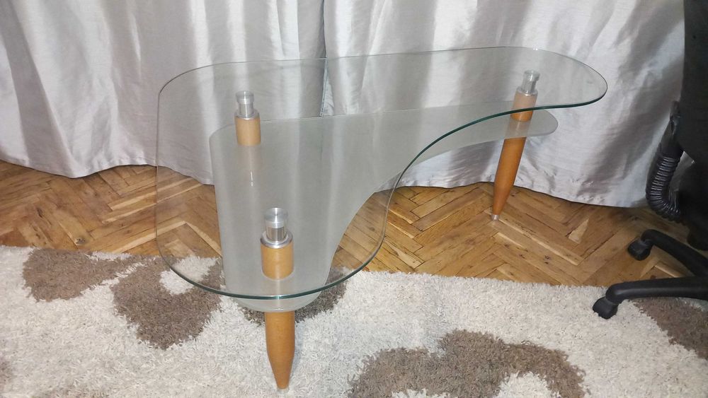 Стъклена холна маса