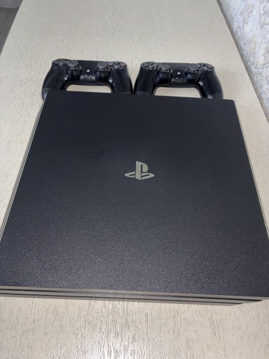 Ps4 pro 1tb+несколько игр