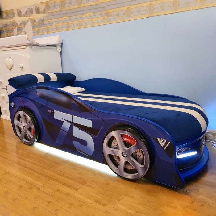 Детская кровать машинка