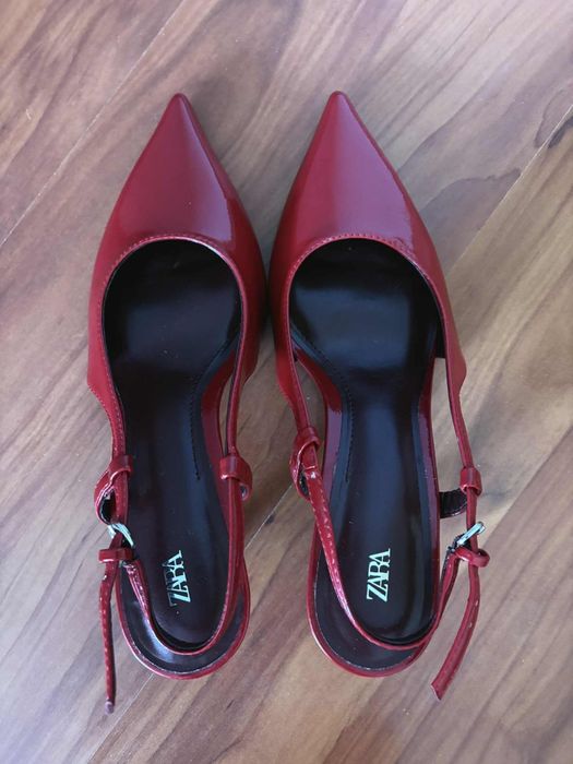 Червени обувки на ток ZARA