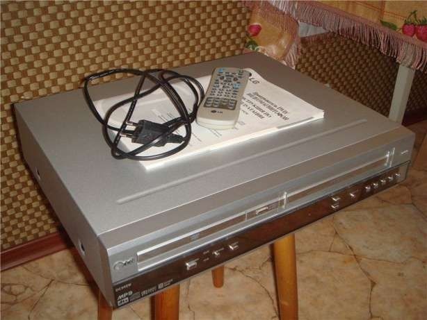 Lg dc90v3v6w. LG dc592w DVD плеер. Видеодвойка LG dc592w. LG dc592w пульт. LG DC-366.