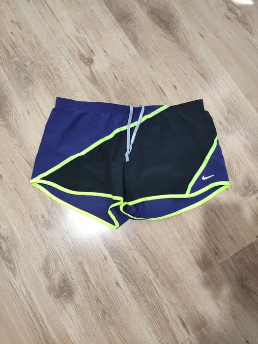 Pantaloni scurți de damă Nike mărimea L
