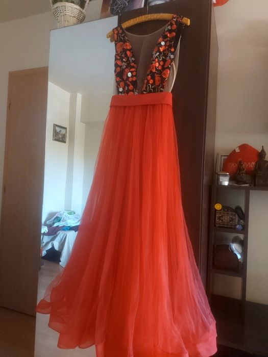 Vand rochiță de seara