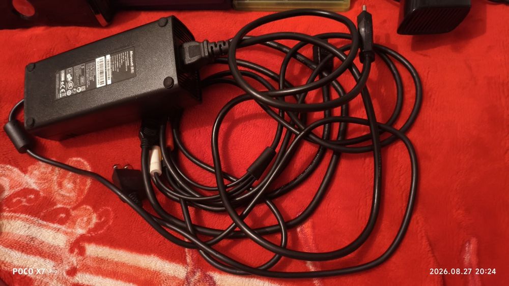 Продам Xbox 360 Slim (Trinity) + Kinect + 2 геймпада + 6 дисков с игра
