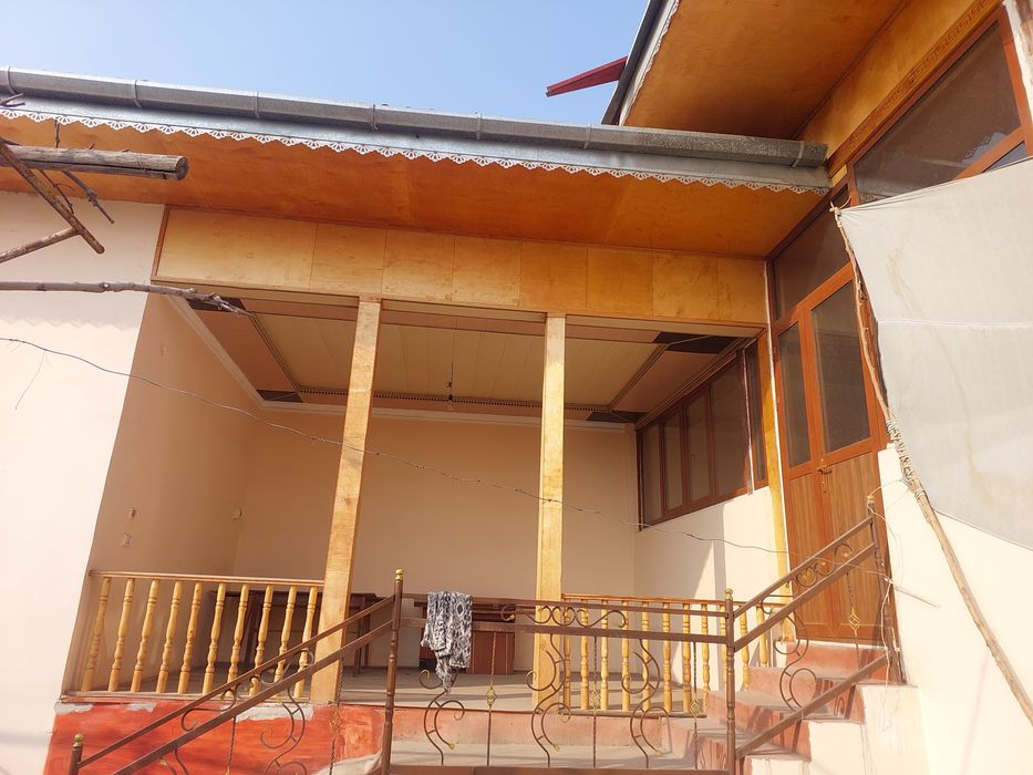 Ховли уй сотилади. Бустон дахасида