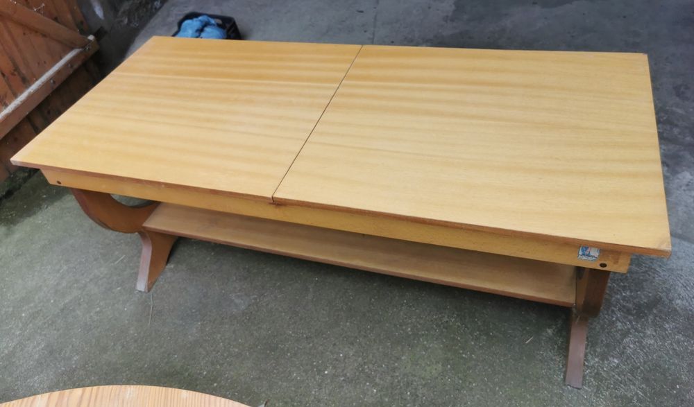 Продавам трапезни маси