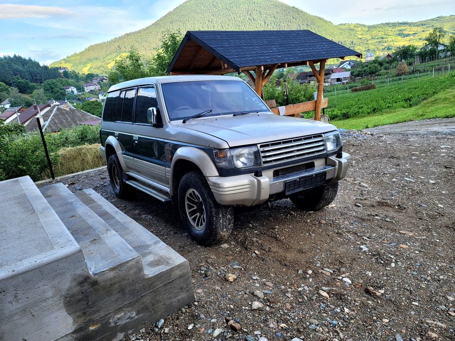 Dezmembrez mitsubishi pajero