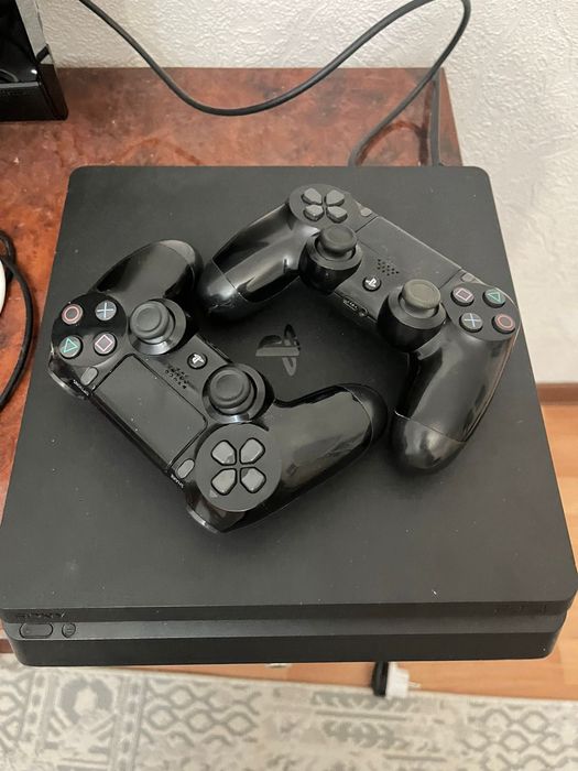 Продам пс 4  в хорошим состоянии