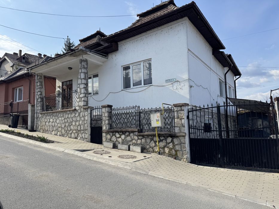 Vând casă in Aiud zona Parc