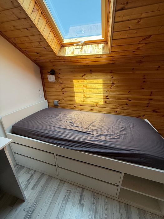 Vând pat single foarte rezistent 90/200 Ikeea