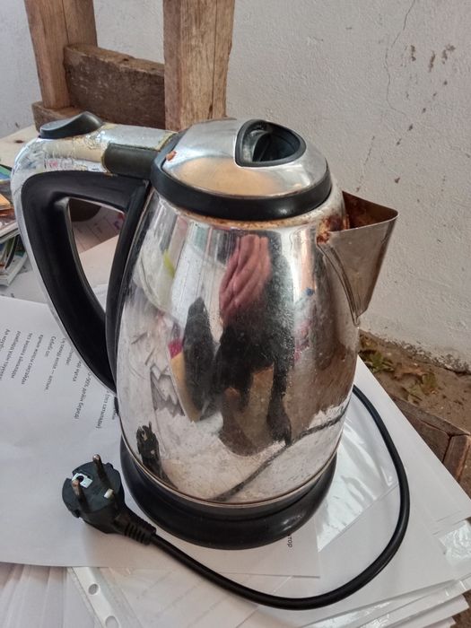 Продам электрочайник.