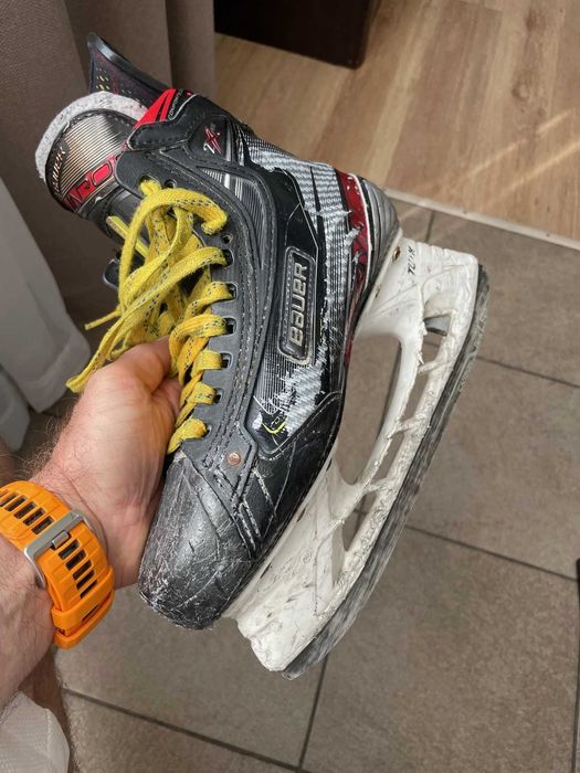 Профессиональные хоккейные коньки