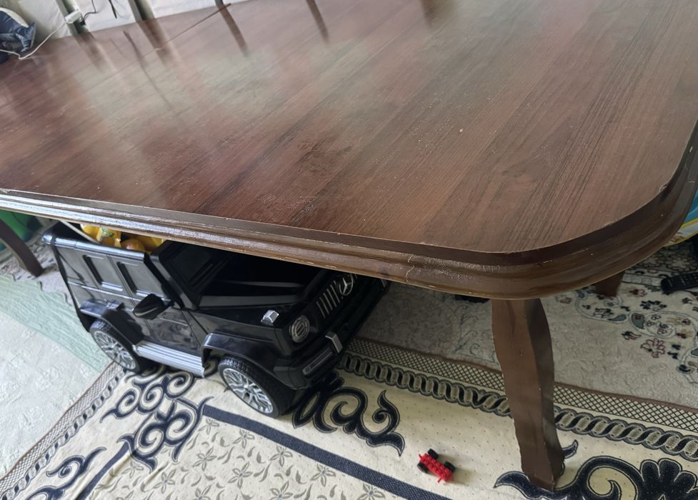 Овальный стол. Овальный стол