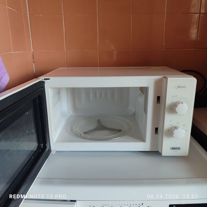 Микровълнова печка"Zanussi"