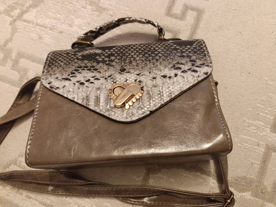 Продам сумочку маленькую.